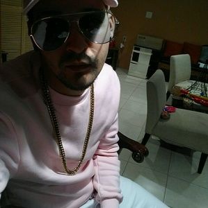 Meet your Posher, Carlos